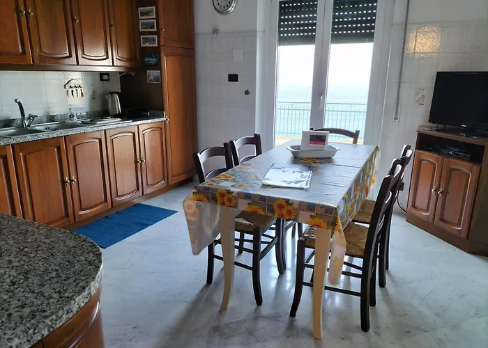 Sarina House Ocean View * Лаванья